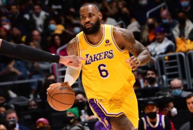 开云APP-近5场进攻效率联盟第2 老詹才是湖人进攻唯一答案