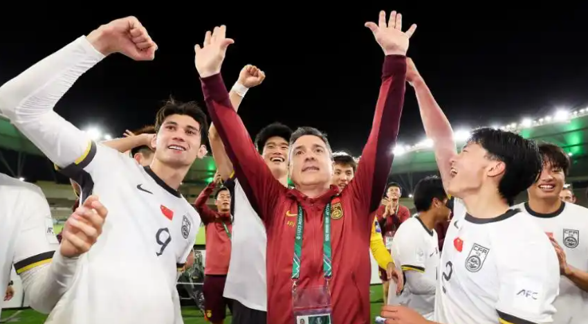 开云体育-亚足联确认！中国队VS日本队，又1员大将复出，争冠杀手锏浮现